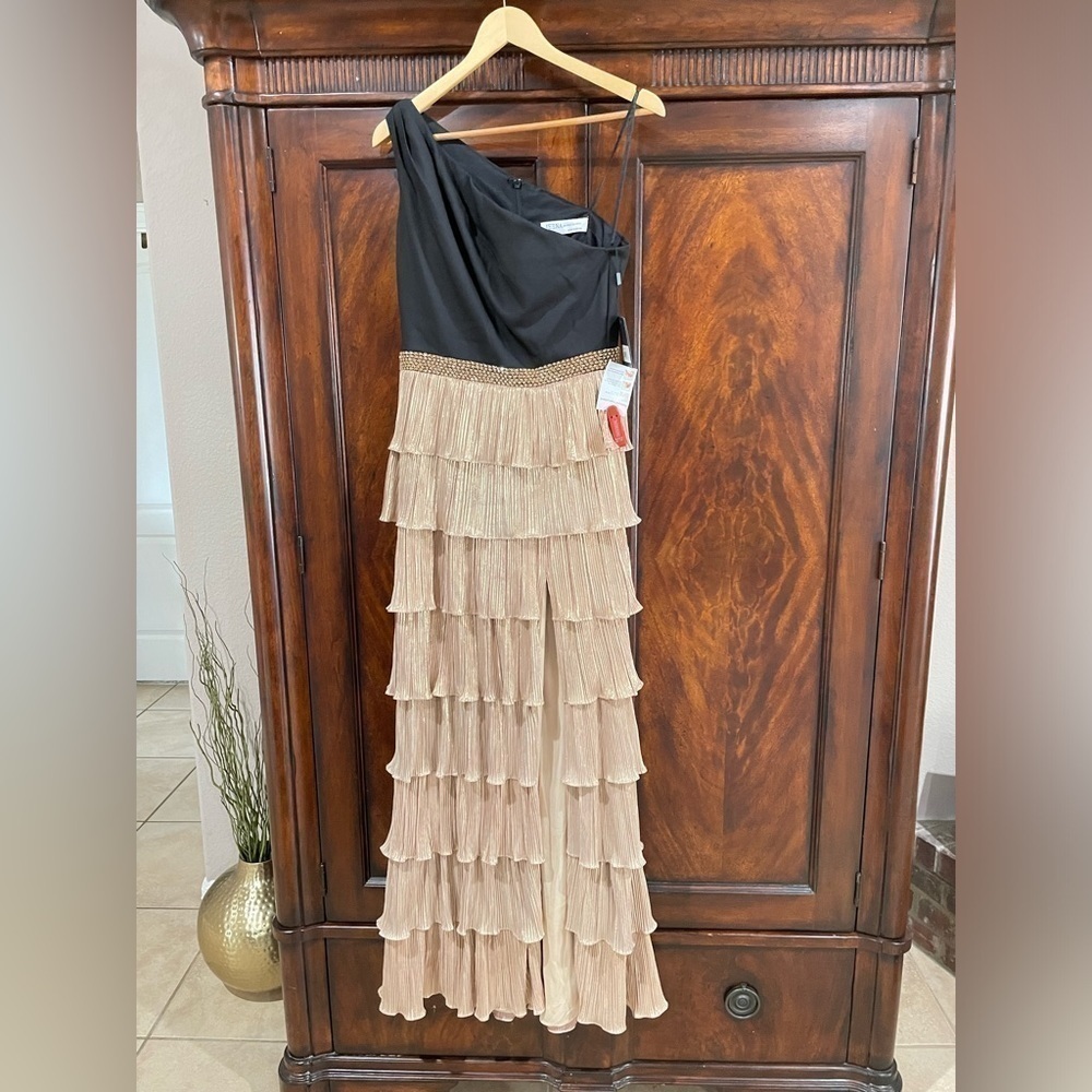 MAC DUGGAL Gold One Shoulder Layered Metallic Ruffle Evening Gown - Picture 3 of 14
